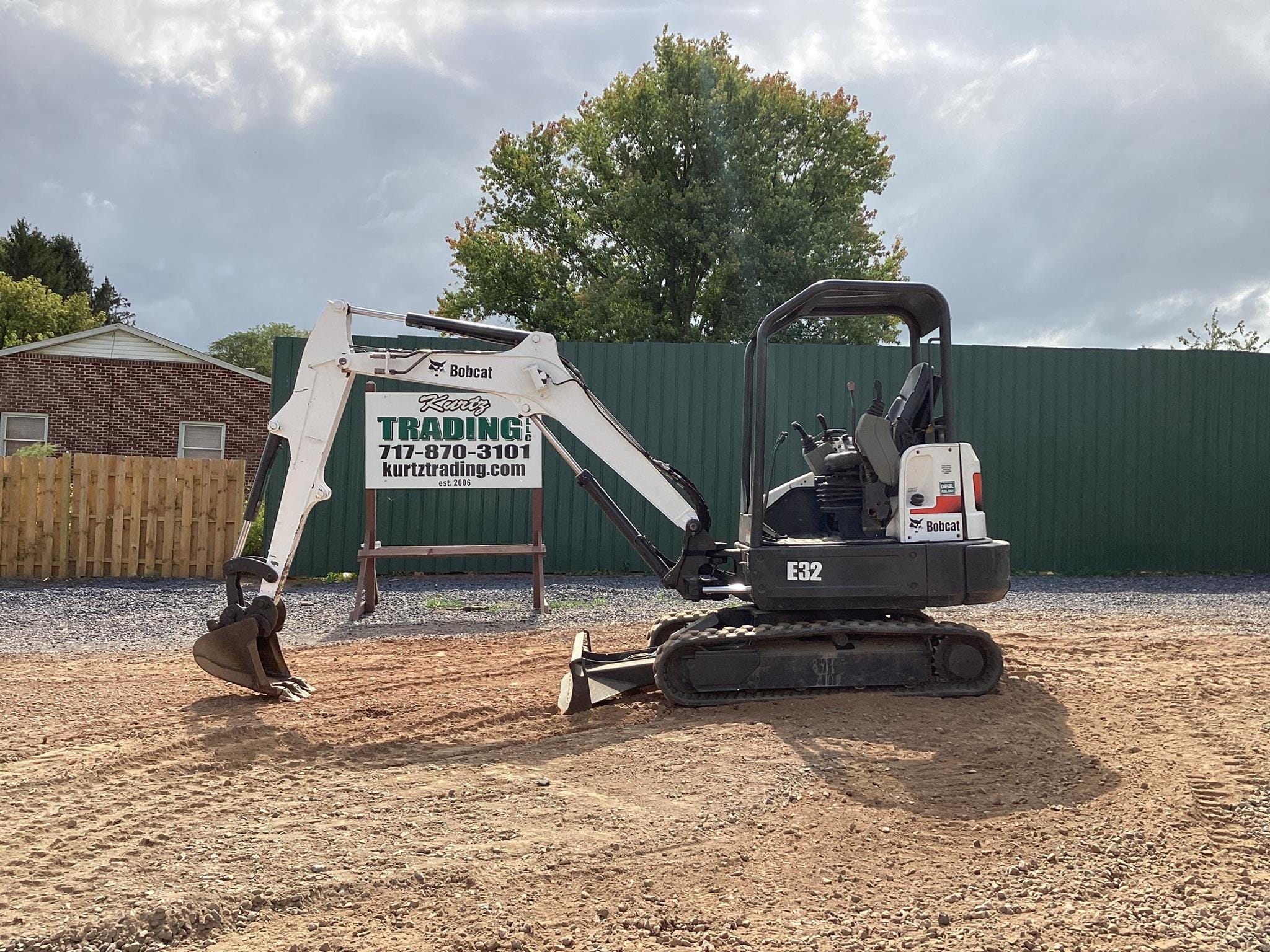 Main image Bobcat E32