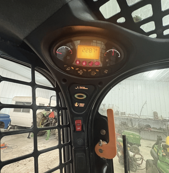 Image of Bobcat S590 equipment image 4
