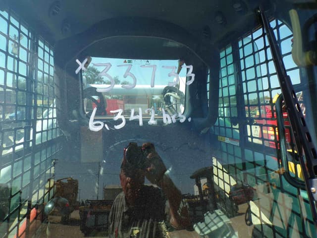 Image of Bobcat S750 equipment image 1