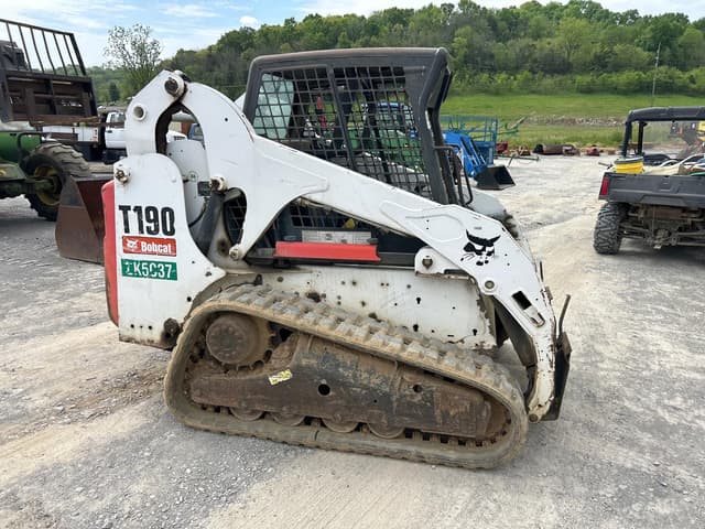 Image of Bobcat T190 equipment image 4