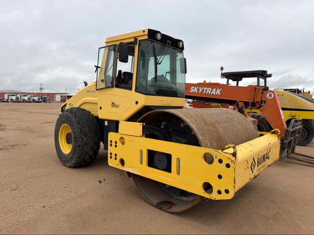 Image of Bomag BW211D-50 equipment image 4
