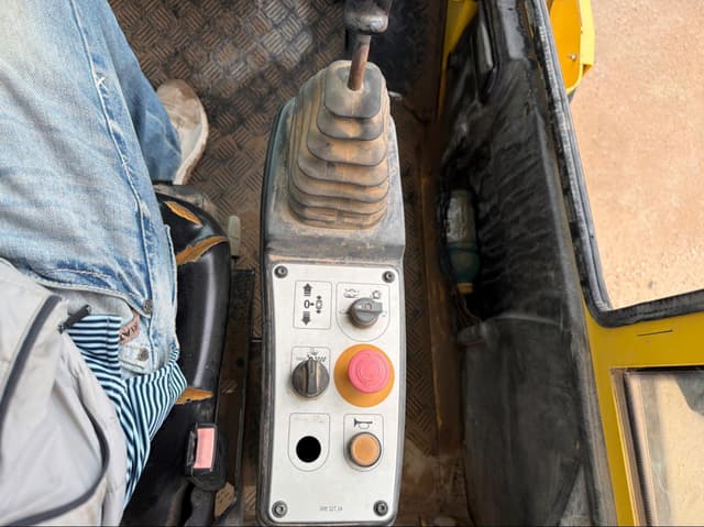 Image of Bomag BW211D-50 equipment image 2