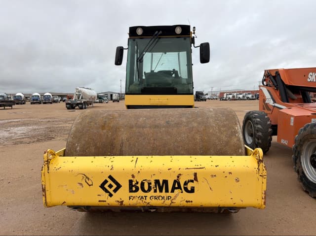 Image of Bomag BW211D-50 equipment image 3