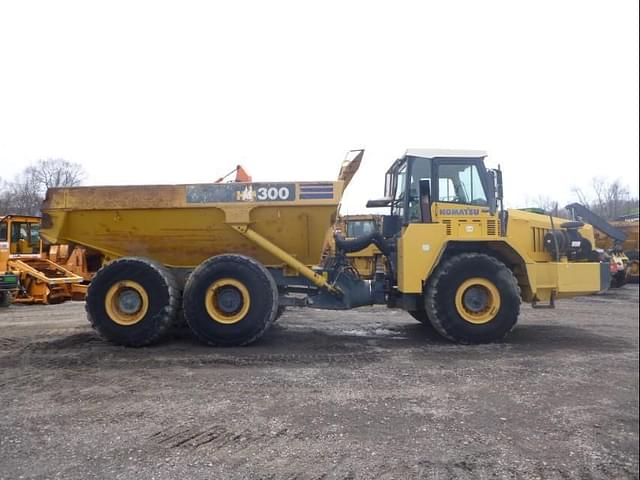 Image of Komatsu HM300-1 equipment image 2
