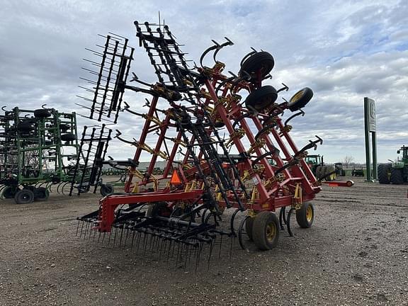 Image of Bourgault 8910 equipment image 2