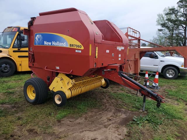 Image of New Holland BR7060 equipment image 4