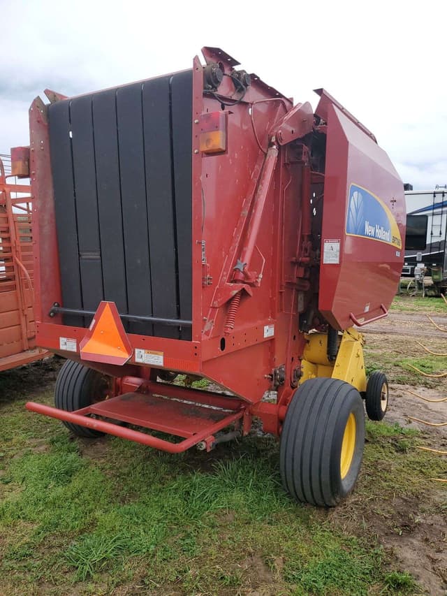 Image of New Holland BR7060 equipment image 3