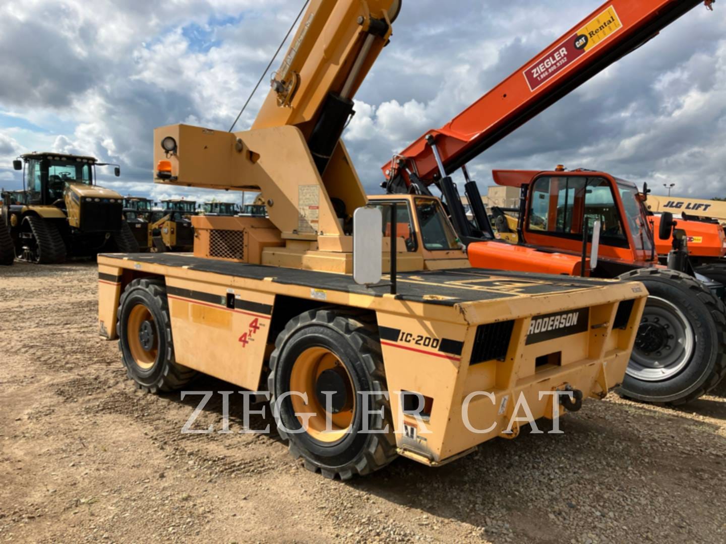 2013 Broderson IC200-3H Equipment Image0