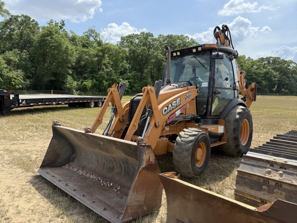 2013 Case 590 Super N Equipment Image0