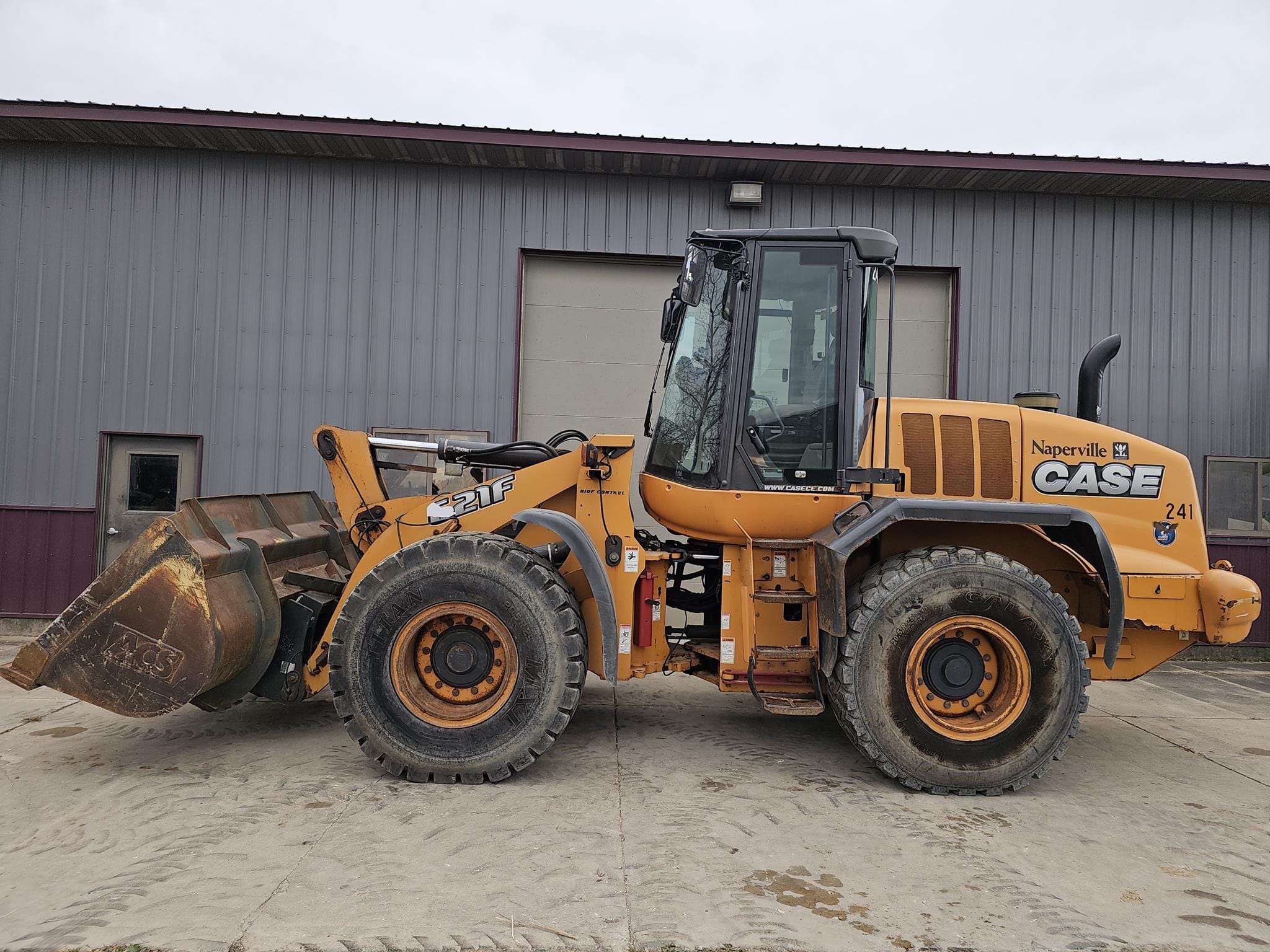 2013 Case 621F Equipment Image0