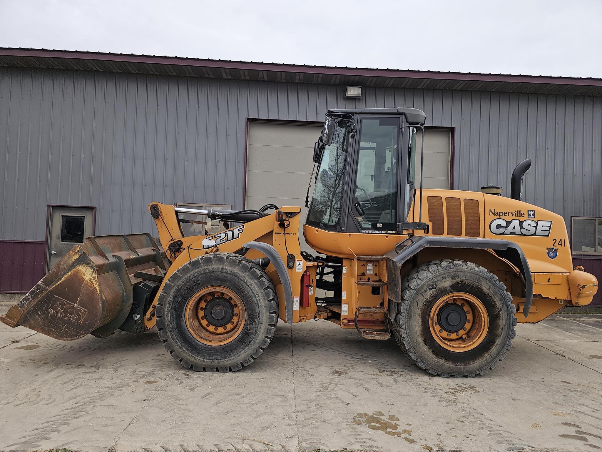 2013 Case 621F Equipment Image0