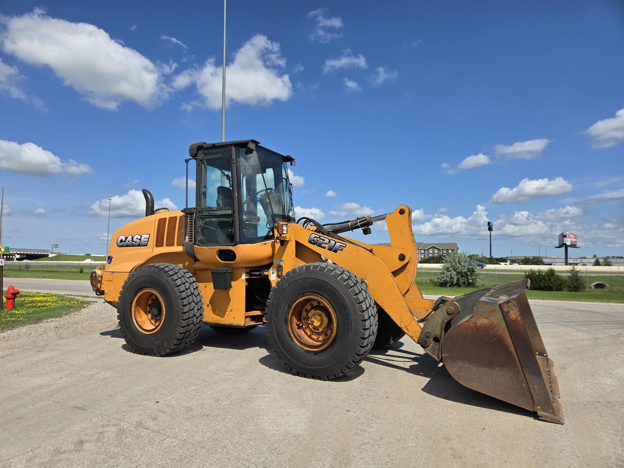 2013 Case 621F Equipment Image0