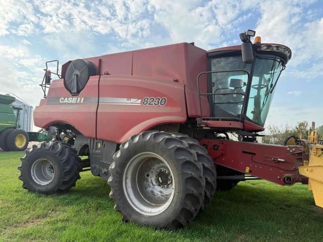 Image of Case IH 8230 equipment image 2
