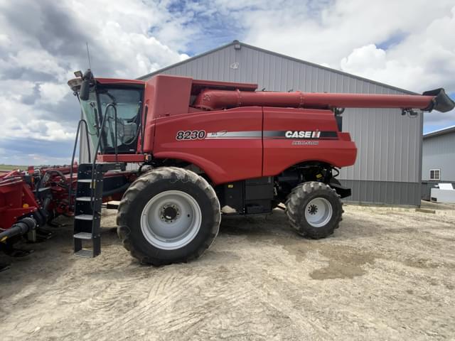 Image of Case IH 8230 equipment image 1