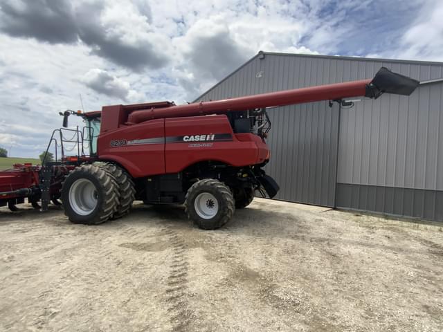 Image of Case IH 8230 equipment image 2