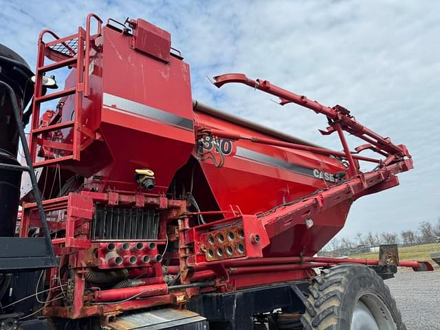 Image of Case IH 810 equipment image 2