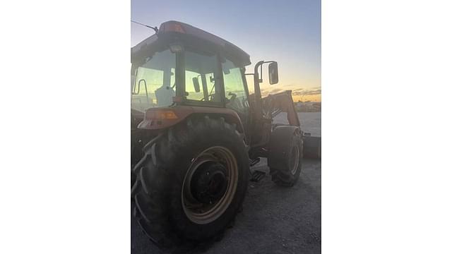 Image of Case IH Farmall 105U equipment image 2