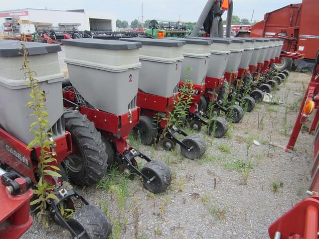 Image of Case IH 1230 equipment image 1