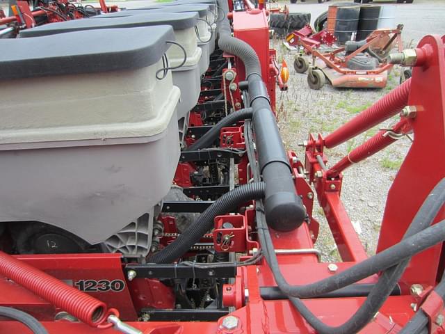 Image of Case IH 1230 equipment image 4