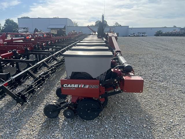 Image of Case IH 1230 equipment image 3