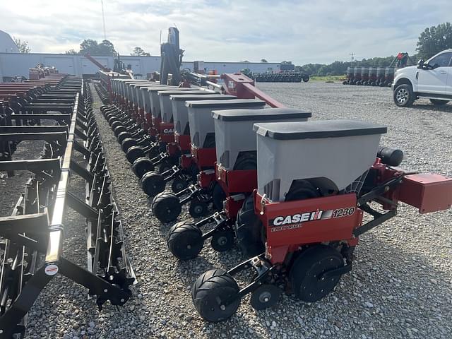 Image of Case IH 1230 equipment image 4