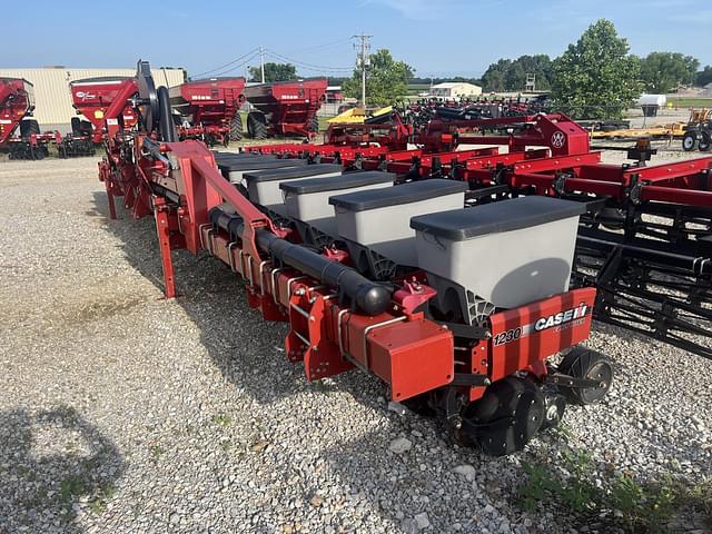 Image of Case IH 1230 equipment image 2