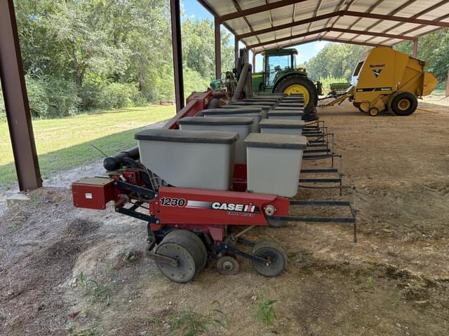 Image of Case IH 1230 equipment image 1