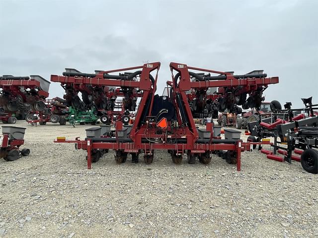 Image of Case IH 1230 equipment image 1