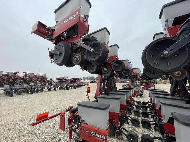 Image of Case IH 1230 equipment image 4