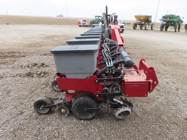 Image of Case IH 1235 equipment image 3