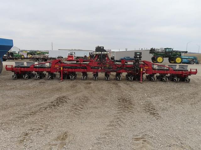 Image of Case IH 1235 equipment image 1