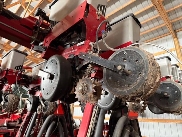 Image of Case IH 1235 equipment image 3
