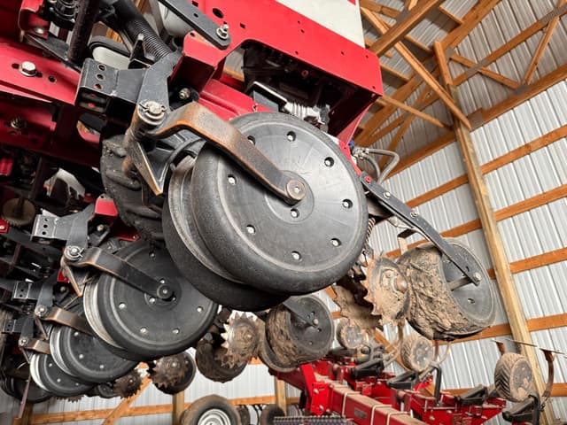 Image of Case IH 1235 equipment image 2