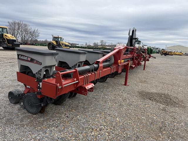 Image of Case IH 1235 equipment image 4