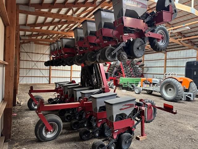 Image of Case IH 1235 equipment image 4