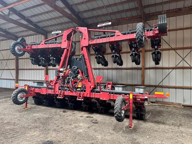 Image of Case IH 1235 equipment image 1