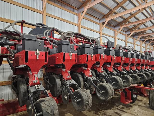 Image of Case IH 1240 equipment image 1