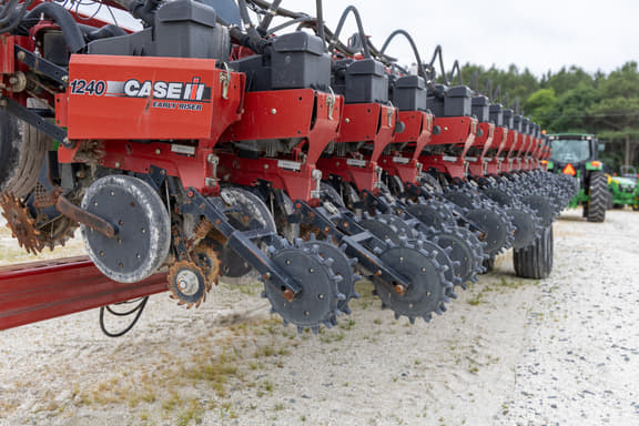 Image of Case IH 1240 equipment image 2