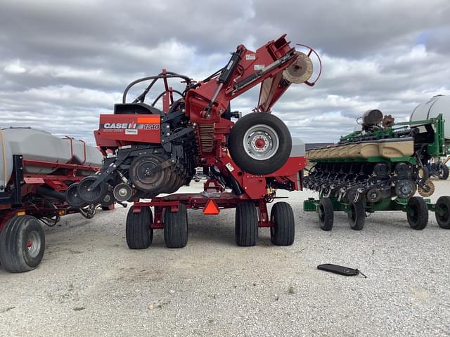 Image of Case IH 1240 equipment image 3