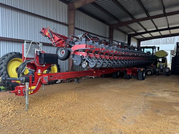 Image of Case IH 1245 equipment image 1