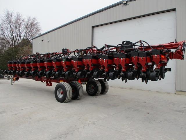 Image of Case IH 1245 equipment image 4