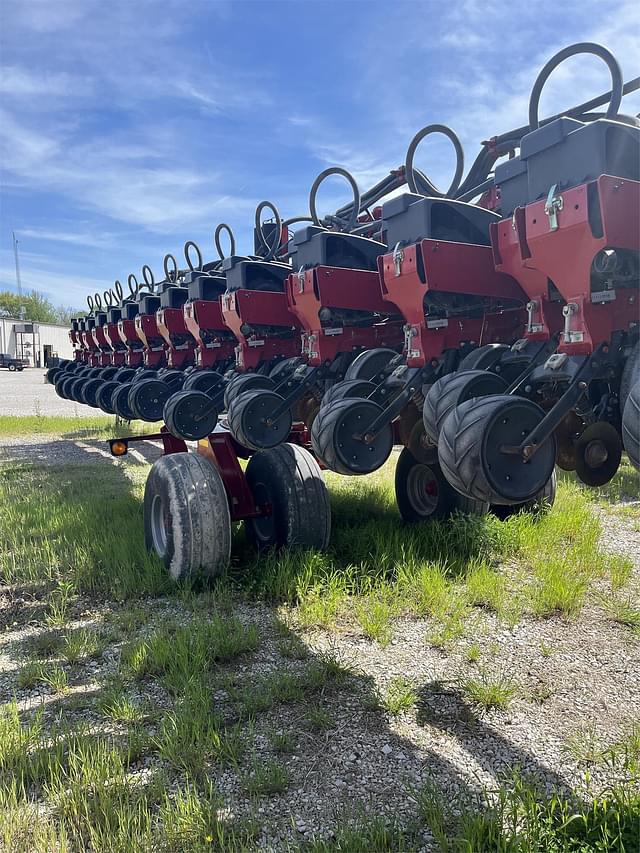 Image of Case IH 1245 equipment image 4