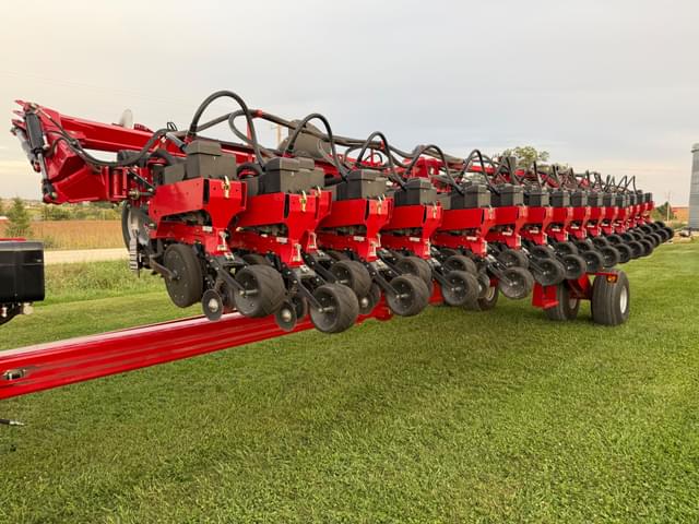 Image of Case IH 1245 equipment image 1