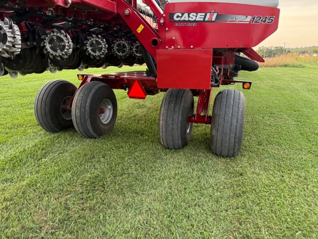 Image of Case IH 1245 equipment image 3