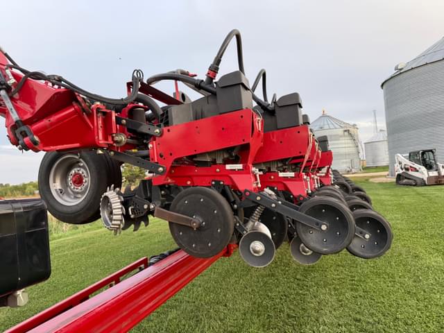Image of Case IH 1245 equipment image 4