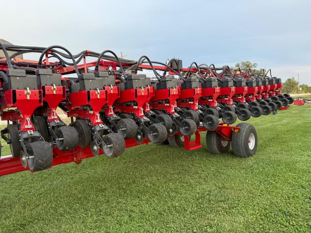 Image of Case IH 1245 equipment image 2