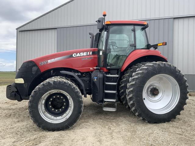 Image of Case IH Magnum 235 equipment image 2
