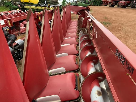 Image of Case IH 2412 equipment image 2