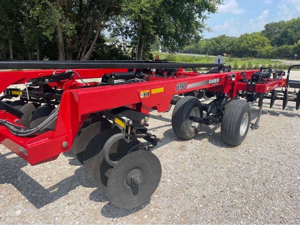 Image of Case IH 690 Primary image