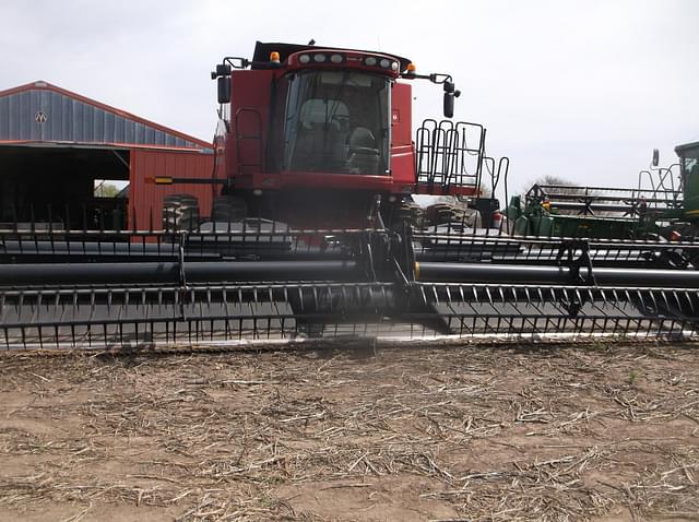 Image of Case IH 7010 equipment image 2